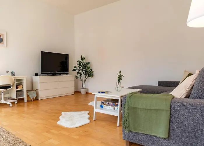 Savoir-Vivre In Unserer Zentralen Balkonwohnung