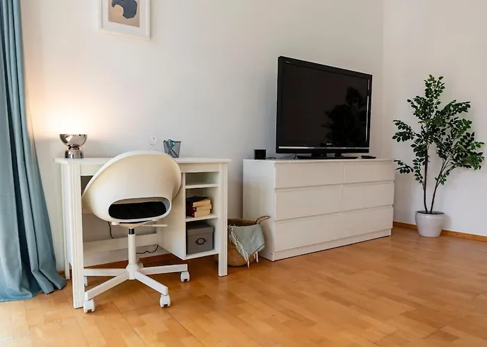 Savoir-Vivre In Unserer Zentralen Balkonwohnung