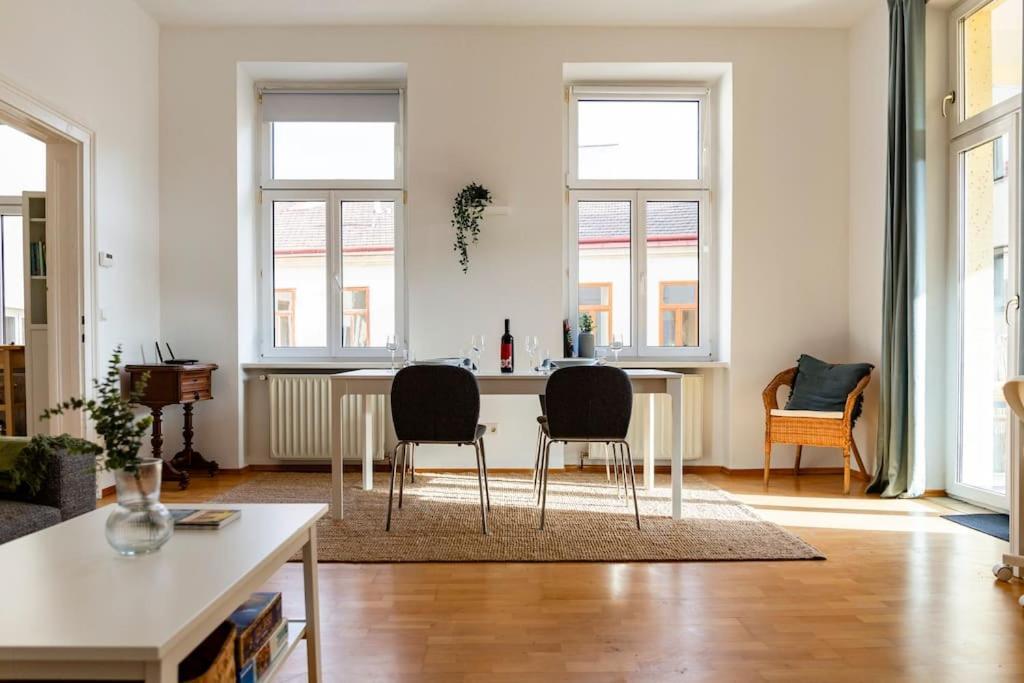 Apartment Savoir-vivre In Unserer Zentralen Balkonwohnung Wien