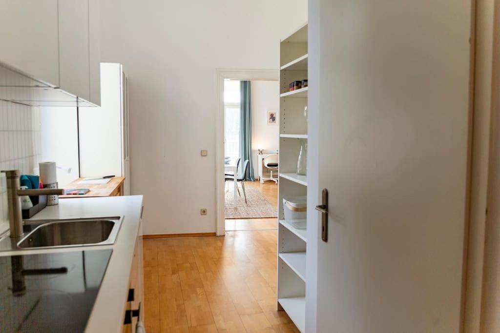 Savoir-vivre In Unserer Zentralen Balkonwohnung * Wien