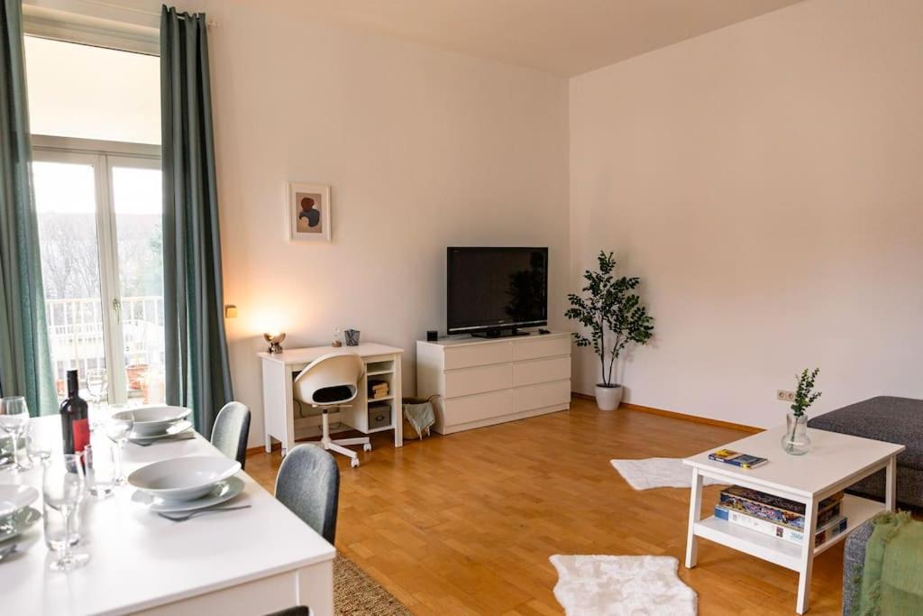 Savoir-vivre In Unserer Zentralen Balkonwohnung Appartamento